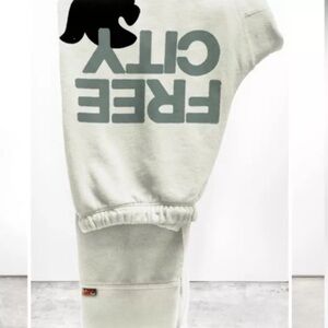 Freecity NWT 3/4 Sweatpants In Cream/Army S Small